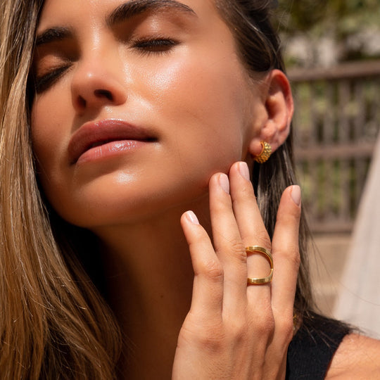 Pendientes Texturizados Chapados en Oro de 18K