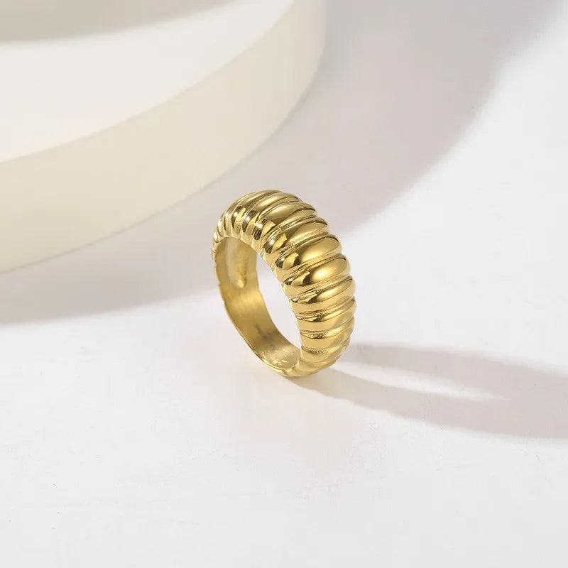 Anillo Concha Chapado en Oro de 18K