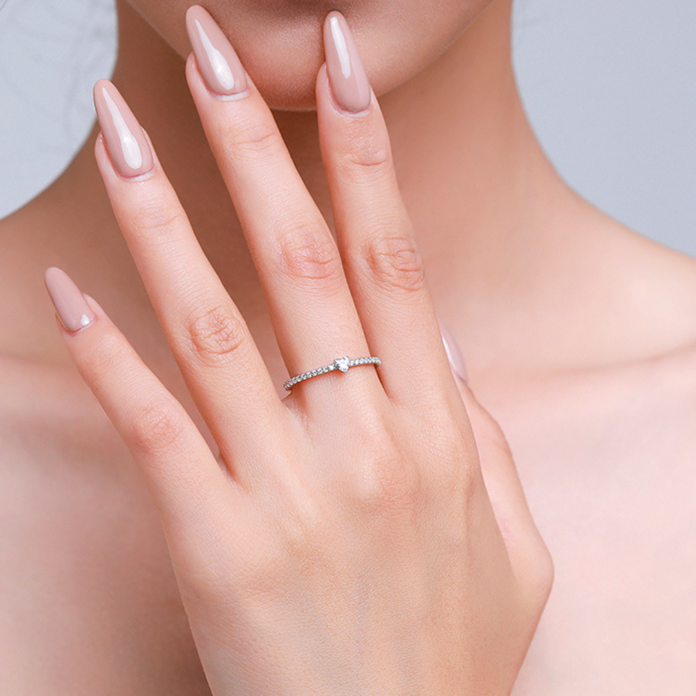 Anillo Solitario con Piedra en Forma de Corazón